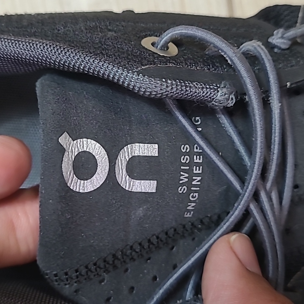 On Cloud Running Womens Black Athletic Shoes Size 8.5 - Picture 9 of 13